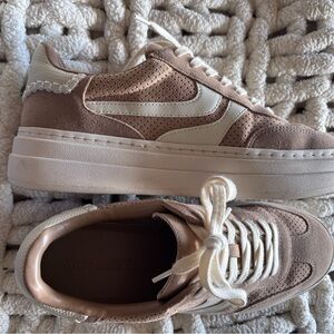 Steve Madden camel dodge sneakers